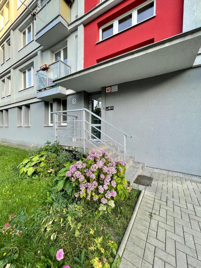 Cozy Self Check-In Apartment In Vibrant Ruzinov Area, Komarnicka 42, Bratysława Zewnętrze zdjęcie